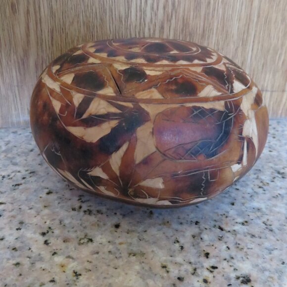 Hand Carved Chilean Gourd Vintage 3" High (K621) - Picture 3 of 7